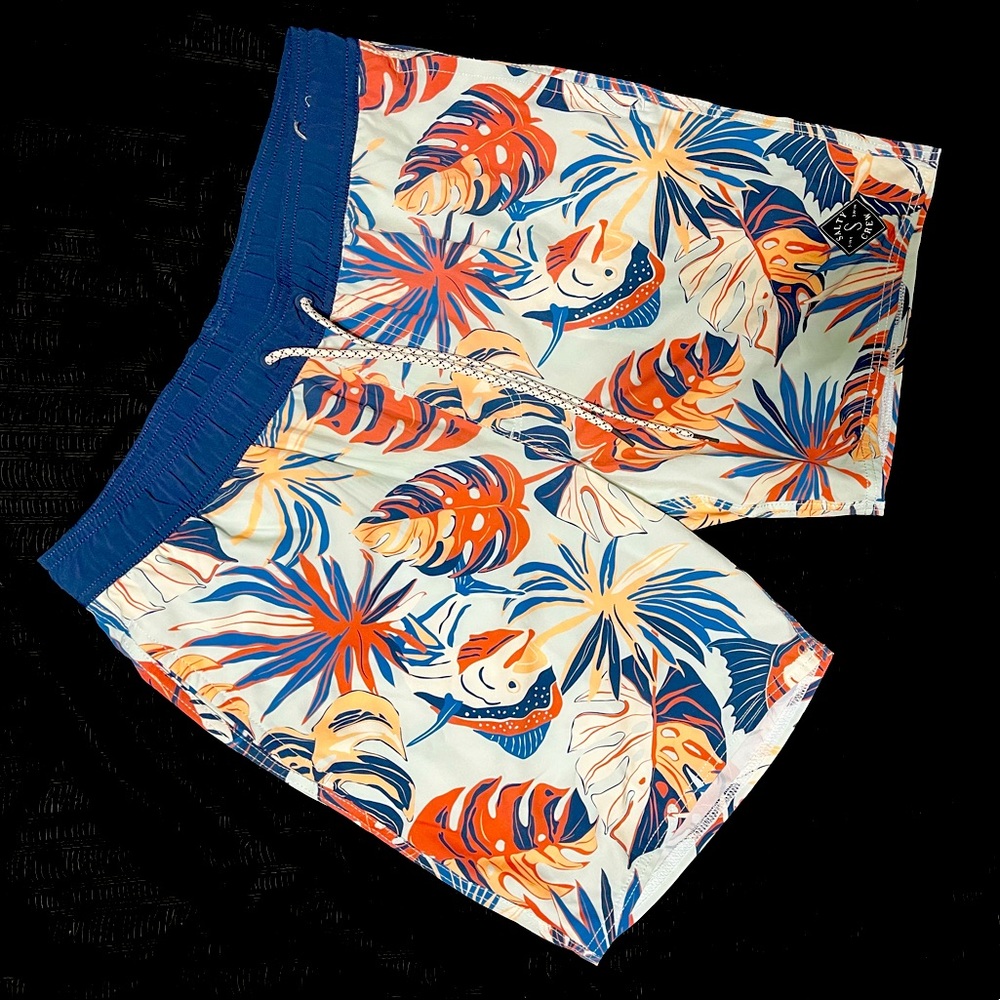 Salty crew mens M volley shorts